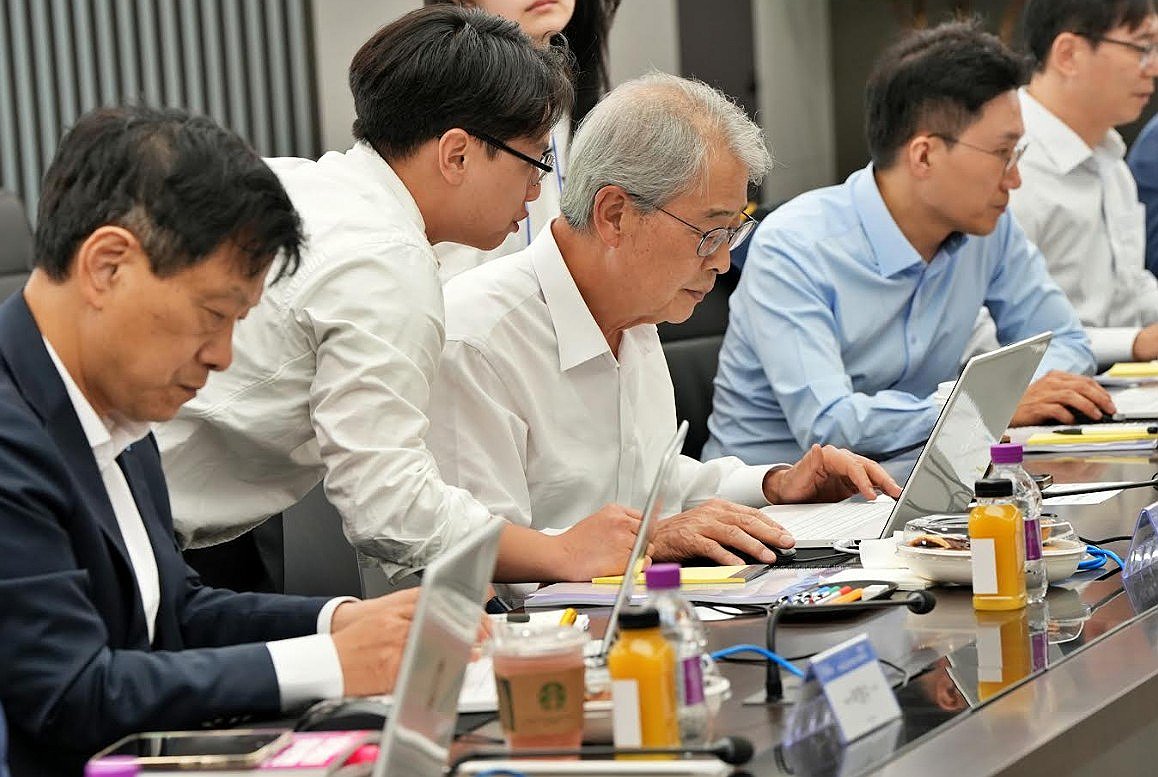 챗GPT 마스터 임종룡 우리금융 회장, 디지털 금융 혁신 이끈다!