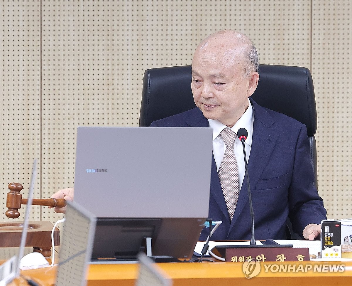인권위, '군인권보호관 국회 이관' 논의 공전