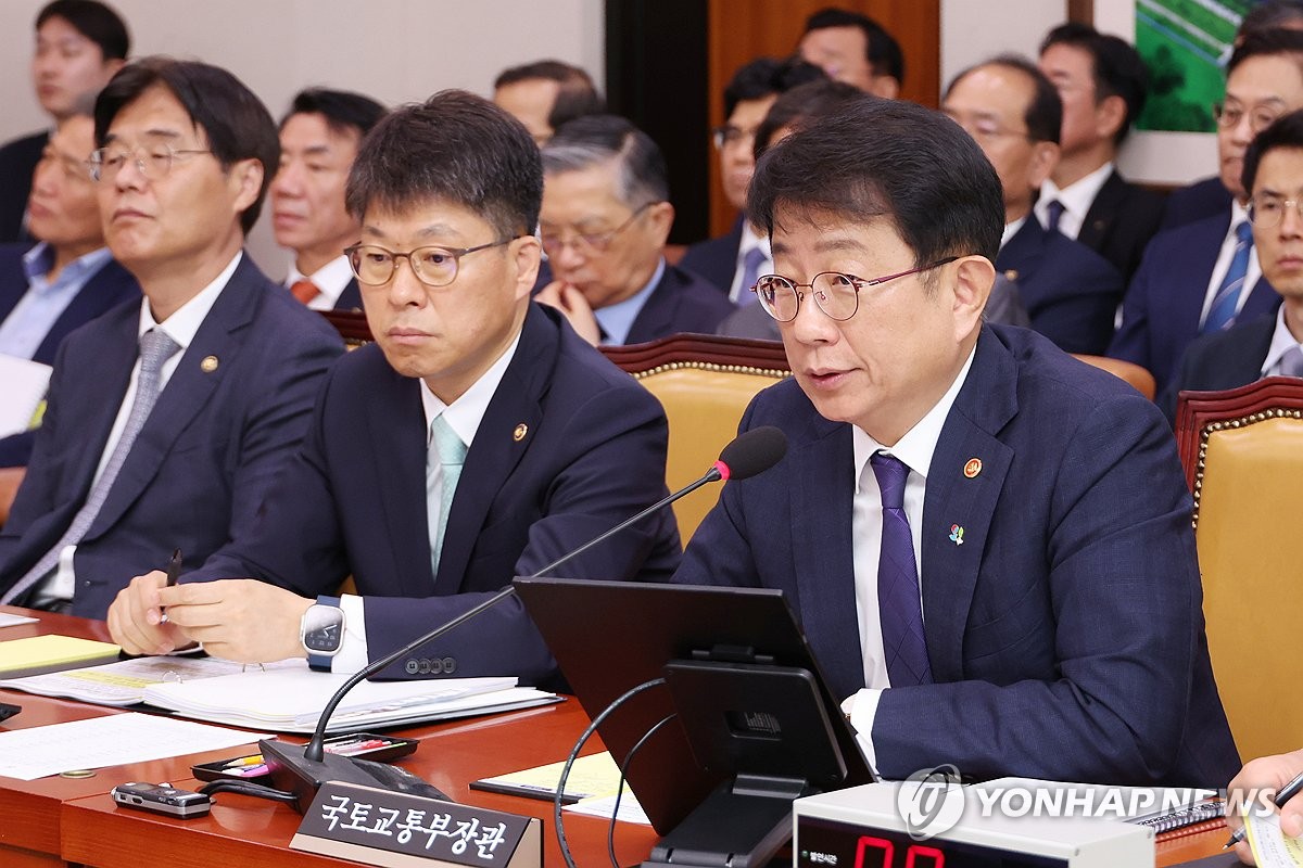 국토장관 "가덕신공항 불참 현대건설, 제재 가능한지 확인중"(종합)