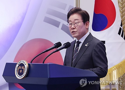 李大統領「特別な犠牲には特別な礼遇」　国家功労者招き昼食会