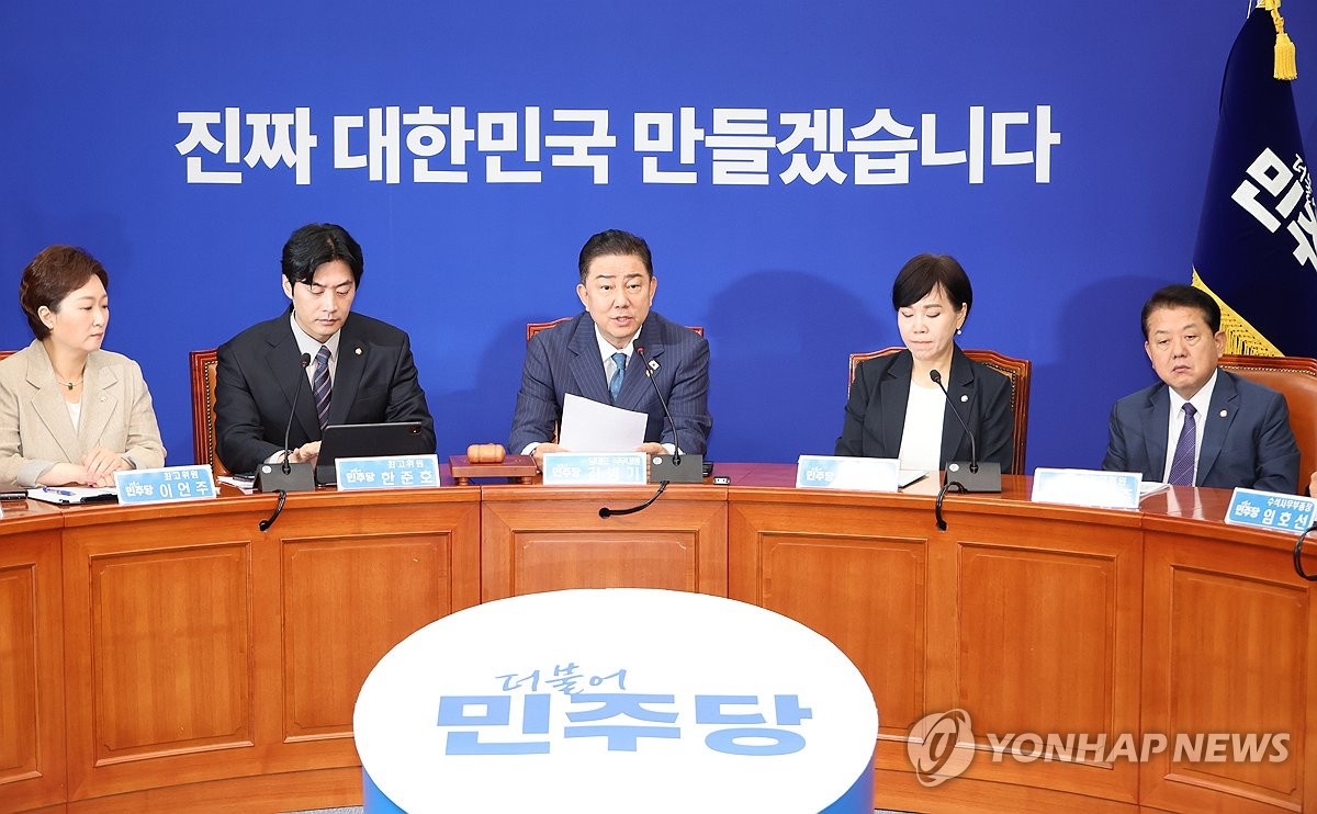 與 "내란수괴 尹, 특혜 요구하며 특검에 생떼…법꾸라지…