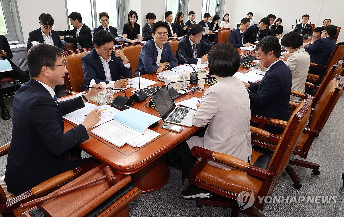 예결소위, 배드뱅크 예산 합의…소비쿠폰·지역화폐는 이견…