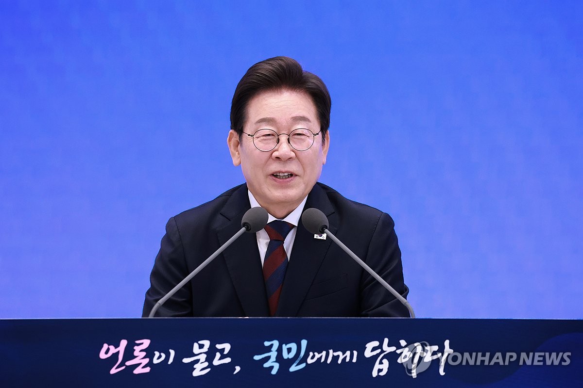 [지상중계] 李대통령 취임 30일 기자회견-3