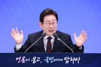 李대통령의 '121분'…첫 기자회견 연단 없애고 질문자 추첨 눈길