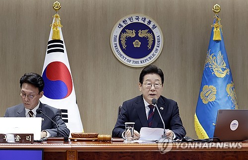  Lee calls for swift execution of 31.8 tln-won extra budget to boost economy