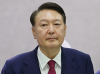 내란특검, 尹 직권남용 등 혐의 구속영장 청구…외환은 제외