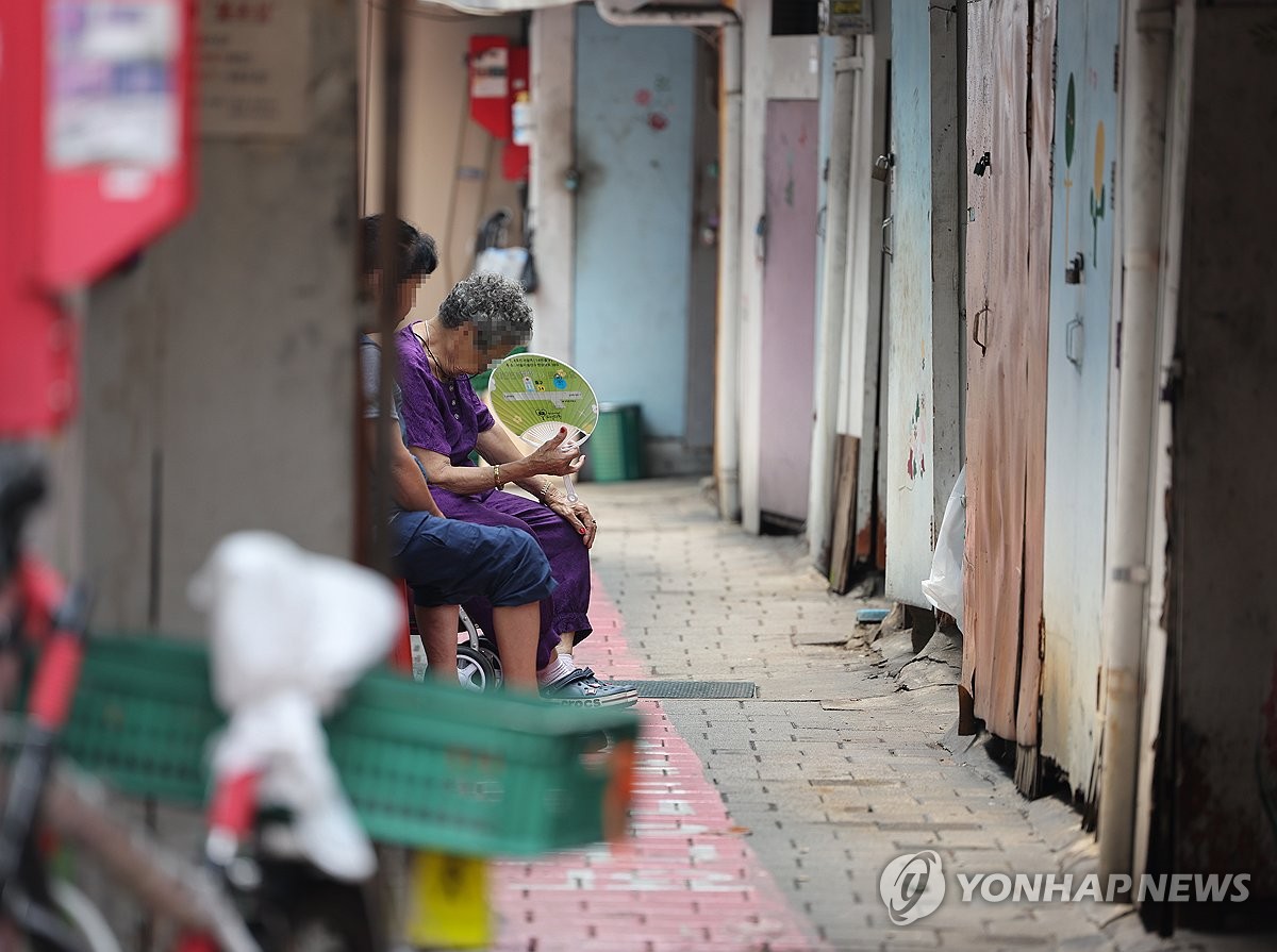권익위 '서울역 쪽방상담소' 방문…기록적 폭염속 거주환…