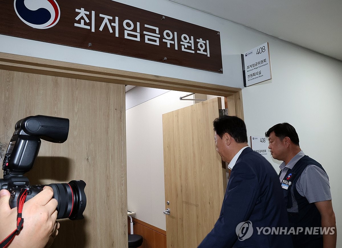 [2보] 내년 최저임금 시간당 1만320원…17년만에 노사공 합의로 결정