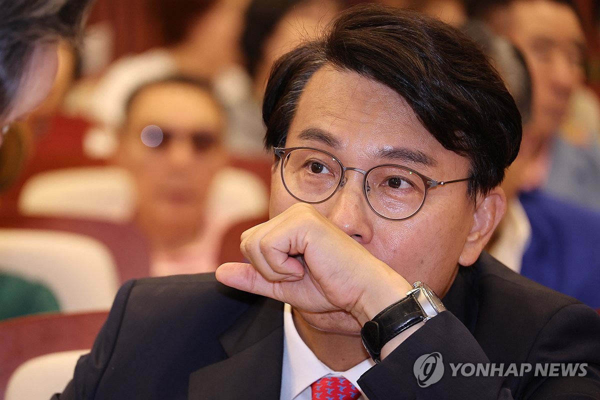 윤상현, '공천개입 의혹' 통화 공개되자 휴대전화 돌연…