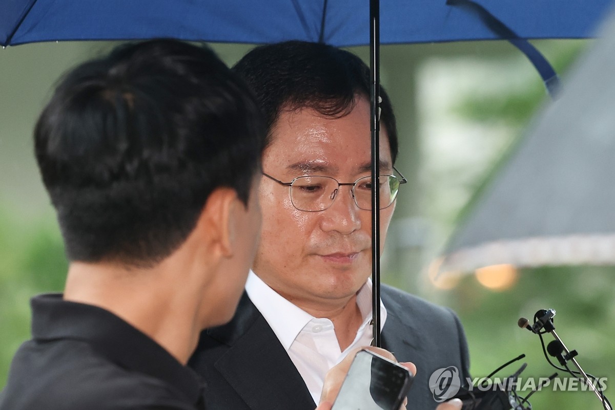 김건희특검, '집사 게이트' 김익래·윤창호 참고인 소환