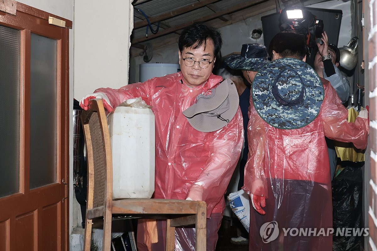 국힘 지도부, 충남 수해 현장 찾아 피해복구 봉사활동