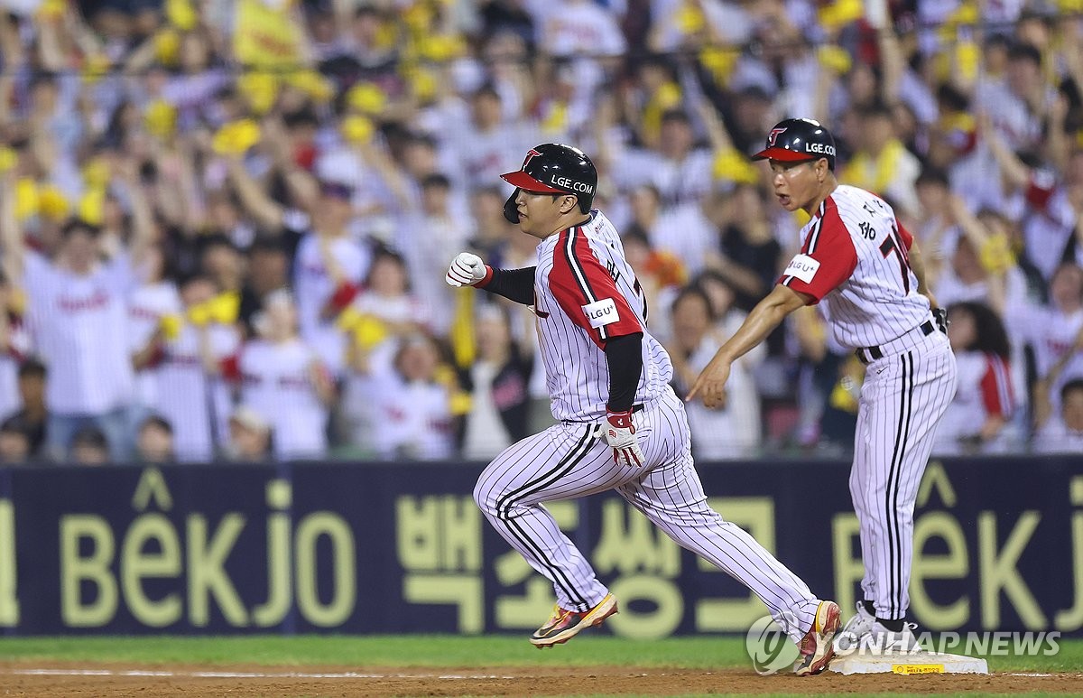 '7연승 신바람' LG, 52일 만에 단독 1위…역전패한 한화는 2위(종합)