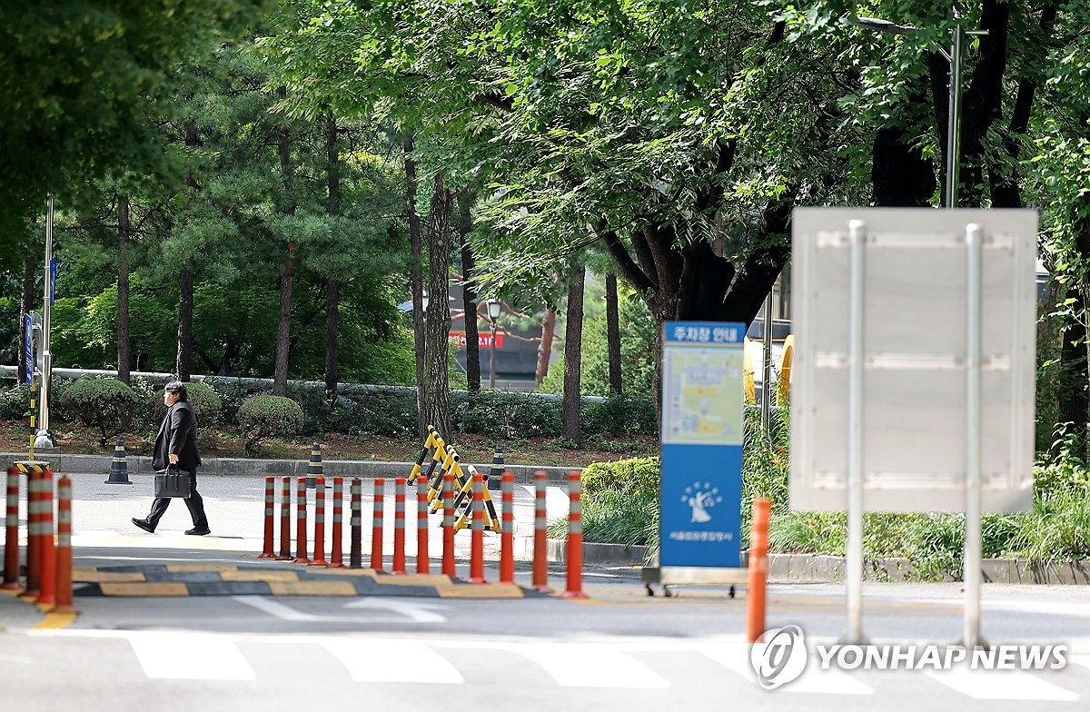 尹 내일 내란재판 불출석할 듯…이젠 법원 강제구인 검토하나