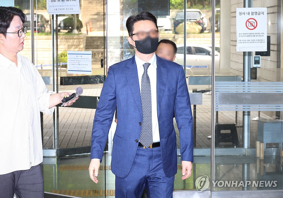 구속된 통일교 前간부 "정치자금 전달, 윗선 결재"…교…