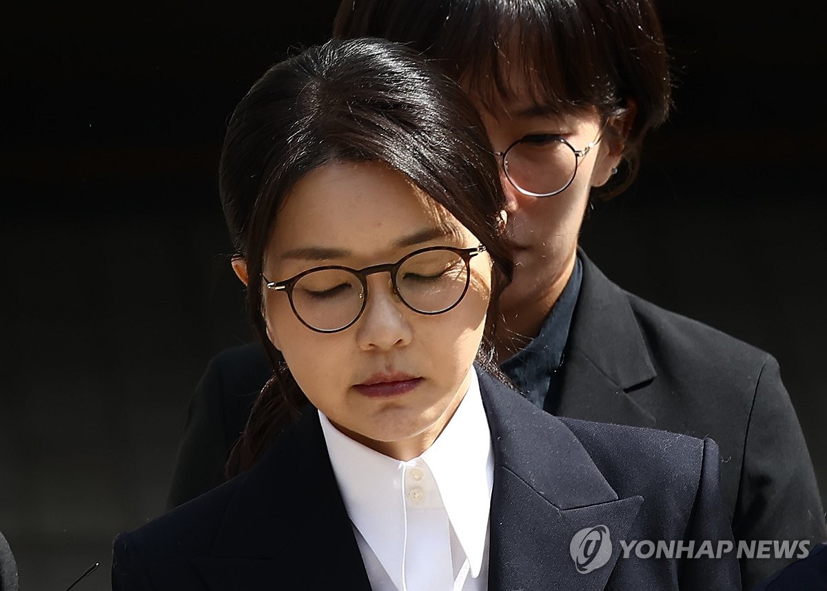 버티는 尹·김건희, 구속된 키맨들…특검, 우회로로 돌파할까(종합)