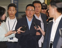 尹前大統領妻の腹心を仁川空港で拘束　特別検察官　