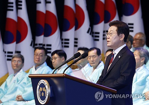  Lee vows to respect N. Korea's political system, won't pursue unification by absorption