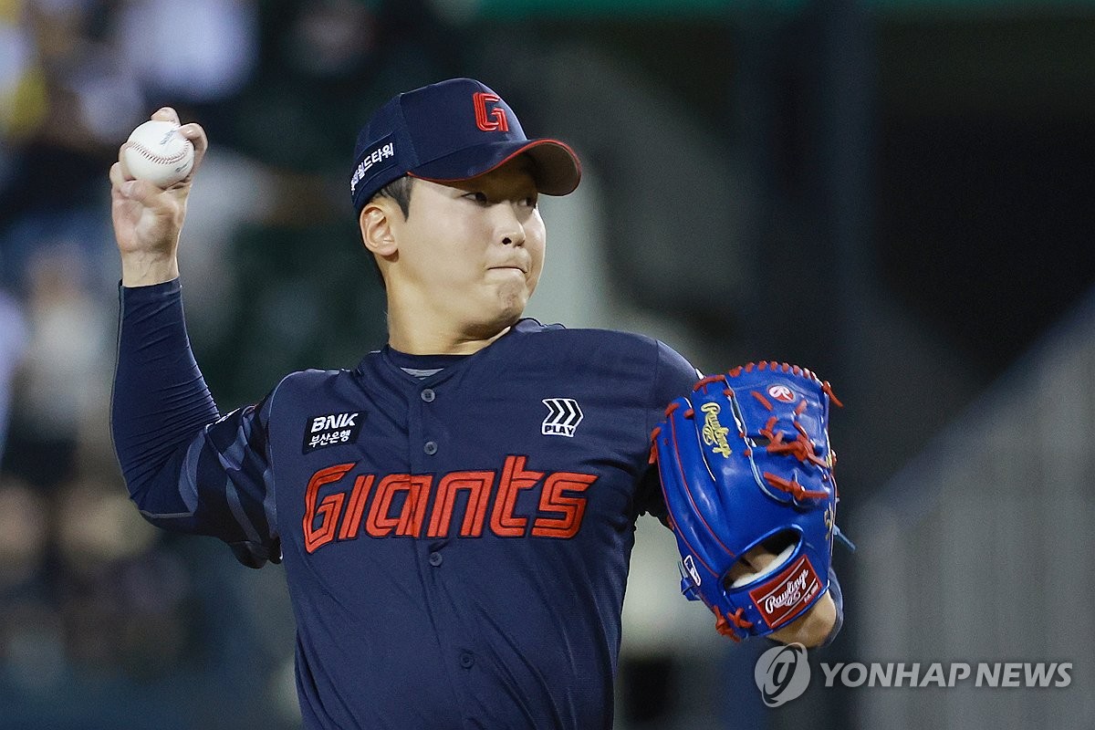 역투하는 롯데 최준용