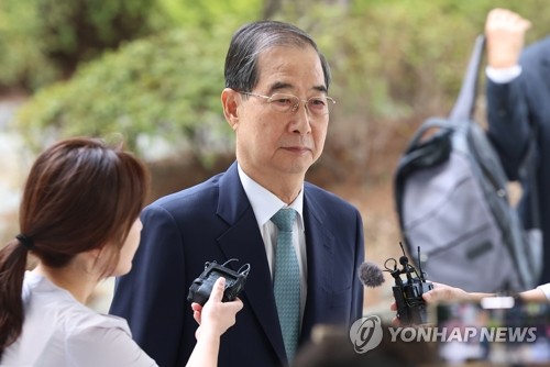 Court to hold arrest warrant hearing for ex-PM Han on Wednesday