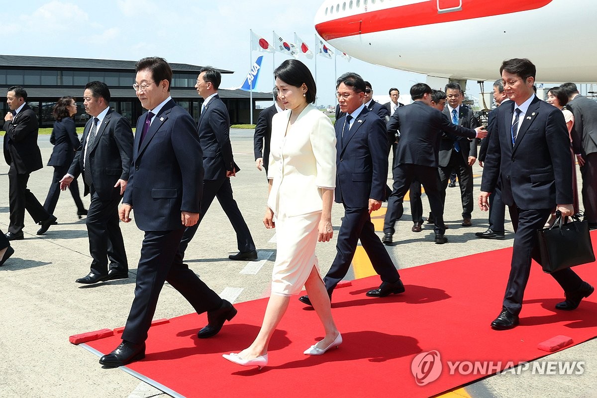 이시바 시게루 총리와 이재명 대통령 회담 장면