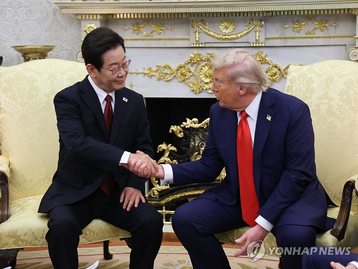 악수하는 한·미 정상