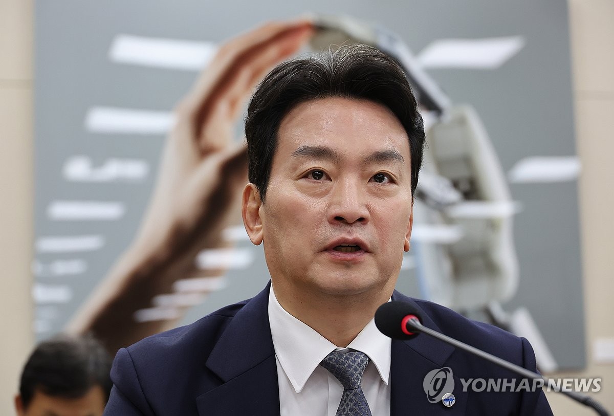 질의에 답변하는 박장범 KBS 사장