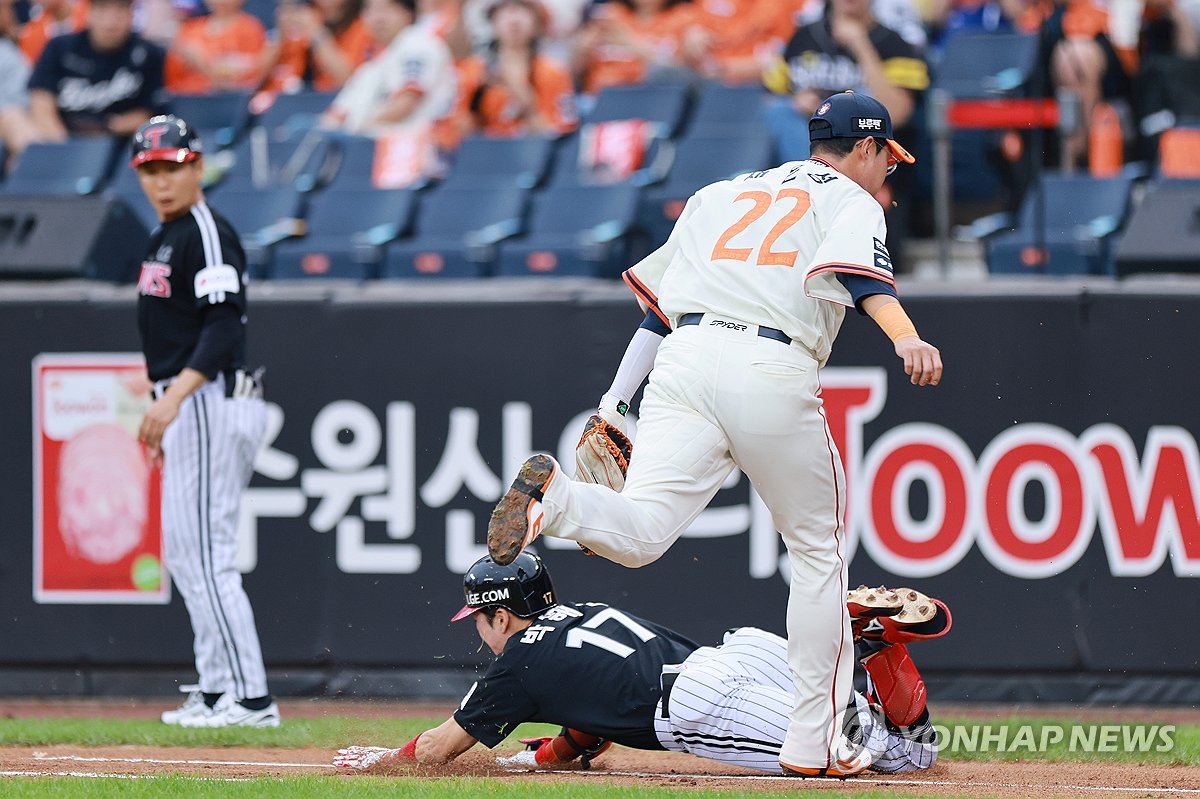 정규리그 1위 LG와 2위 한화의 경기 모습.