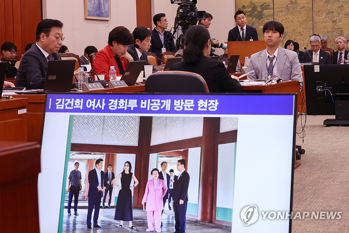 '±è°ÇÈñ ±ÙÁ¤Àü ¾îÁÂ Âø¼®' ÀÇȤ ´äº¯ÇÏ´Â Á¤¿ë¼® »çÀå