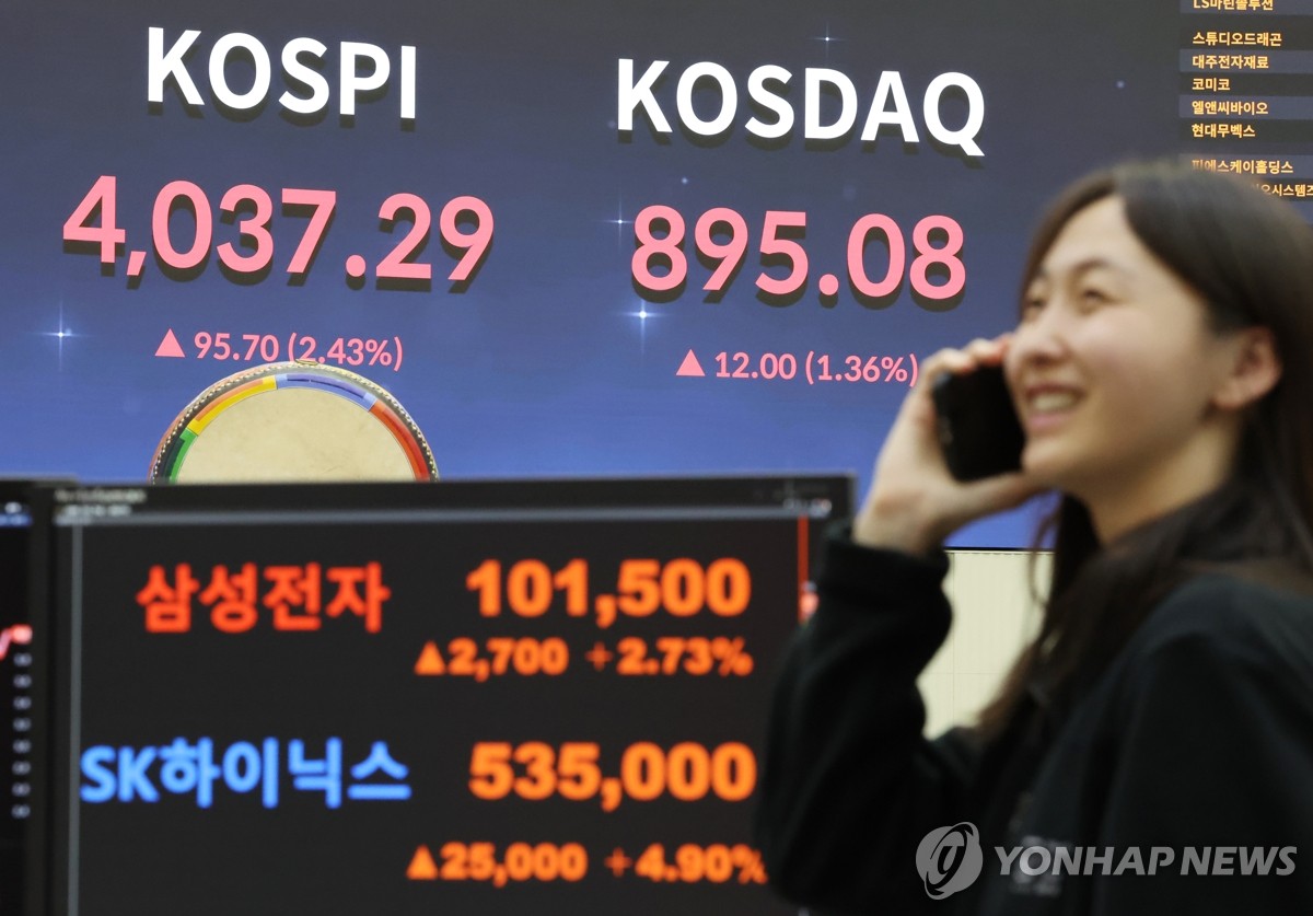 Seoul shares extend gains late Mon. morning on U.S.-China trade deal hopes