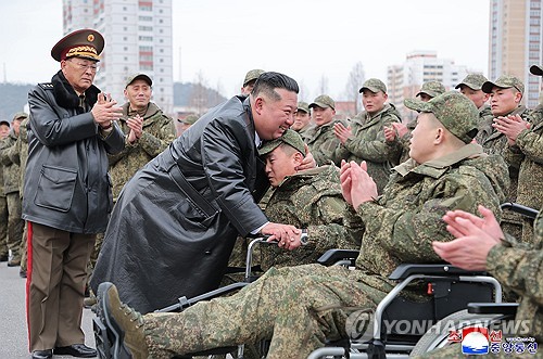 N.K. leader welcomes troop return from Russia