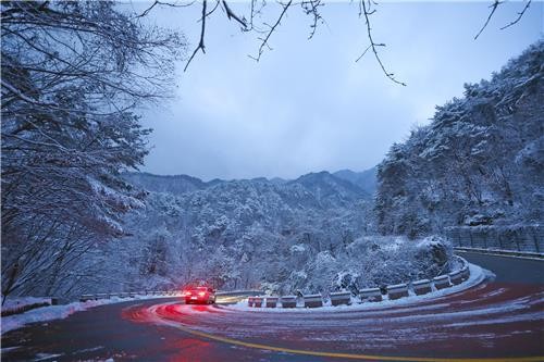 30분 올라가면 숨 막히는 설경…소백산 희방사