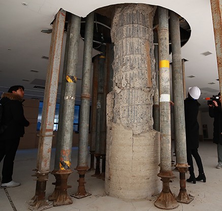 ′철골이 드러난 기둥′…붕괴위험 처한 서울 삼성동 대종빌딩