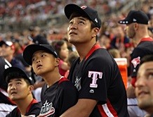 추신수, 연봉 236억원으로 MLB 31위…류현진은 53위로 껑충