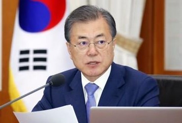 文대통령 "사회안전망 여전히 불충분…사각지대 해소해야"