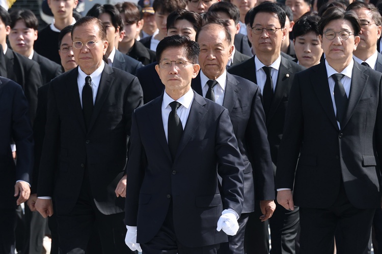 김문수-국힘 지도부, 당무우선권 충돌…단일화 온도차에 갈등 확산