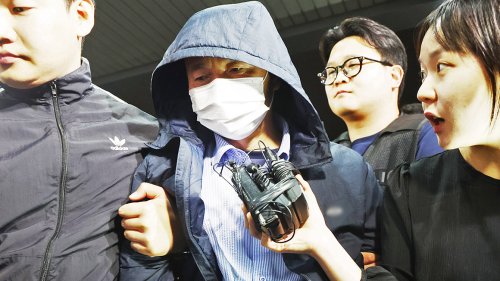 '긴급체포'…시흥경찰서로 압송된 시흥 흉기사건 용의자