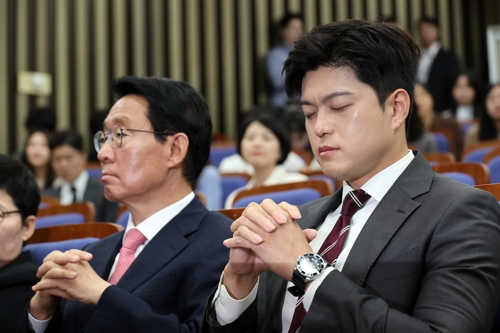 국힘, 의총서 차기 지도체제 논의…계파 간 갈등 주목