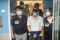 11억 빼돌려 필리핀으로 튄 은행원…18년만에 수갑차고 한국땅