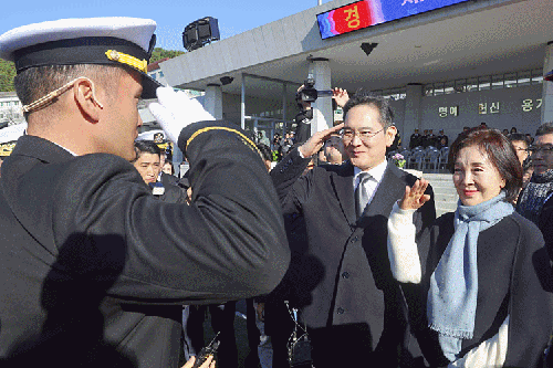 %22해군 장교 무한한 자부심 느껴%22…이재용 회장 장남 소위 임관